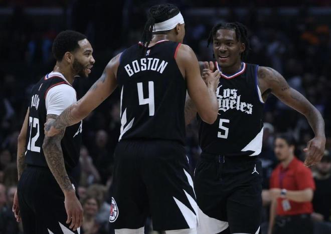 记者：皇马与毕巴赛前管理层将不进行正式会餐，两队关系很好