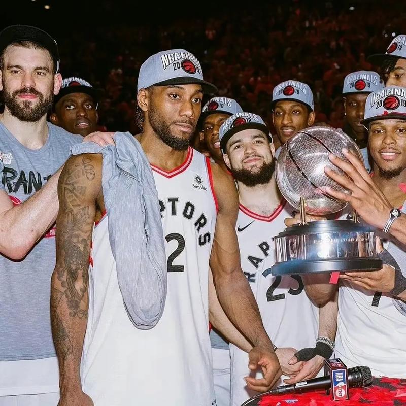 多森穆超远压哨！折叠命中logo三分这位置似曾相识